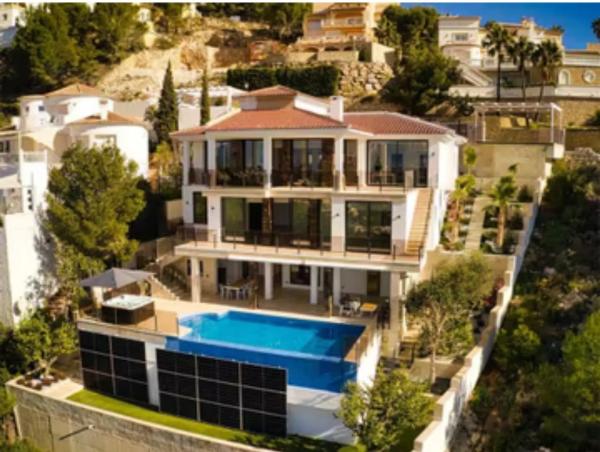 Casa independiente en avenida Europa s/n