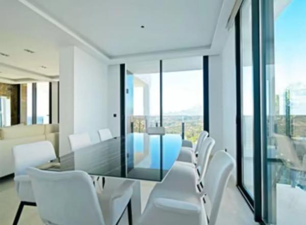 Casa independiente en avenida Europa s/n