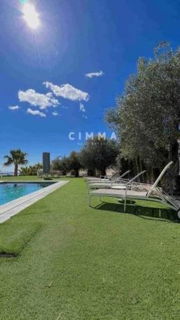 Casa independiente en calle Revoltes