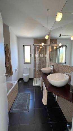 Casa independiente en calle Revoltes