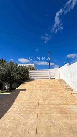 Casa independiente en calle Revoltes