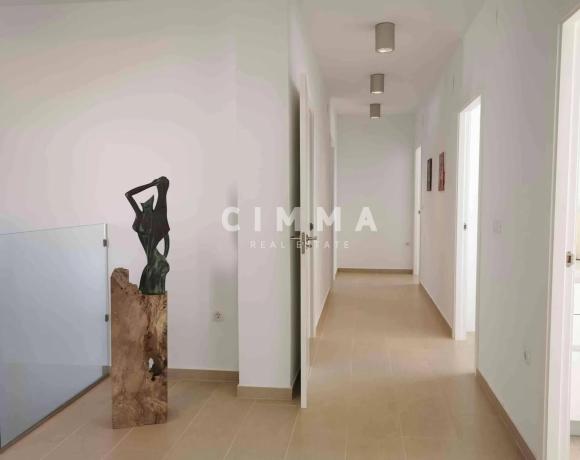 Casa independiente en calle Revoltes