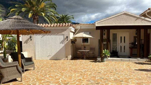 Casa independiente en calle l'Aitana