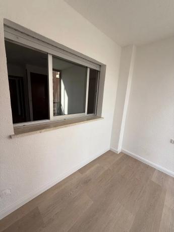 Piso en calle de Dinamarca, 3