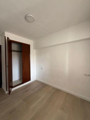 Piso en calle de Dinamarca, 3