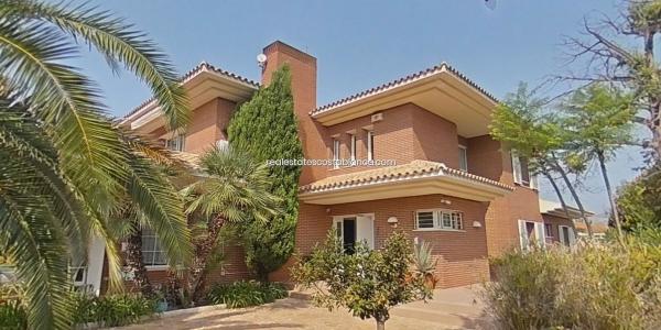 Casa independiente en calle Pekín