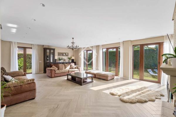 Casa independiente en calle Berlin