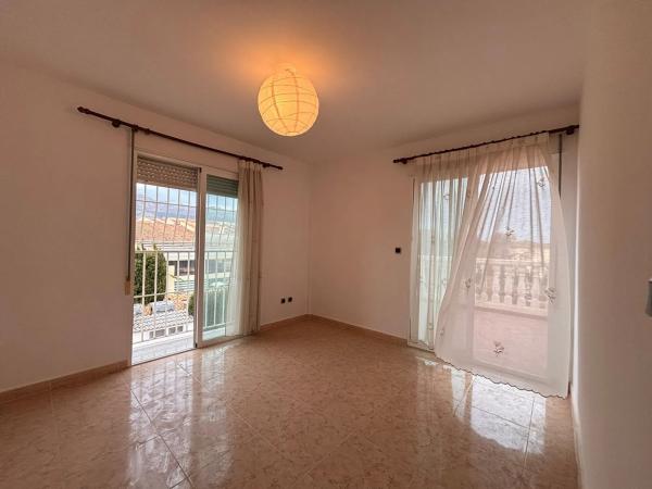 Casa independiente en calle Lisboa, 4