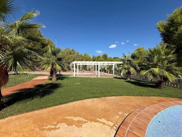 Casa independiente en calle Acacies