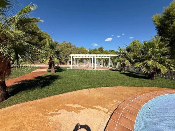 Casa independiente en calle Acacies