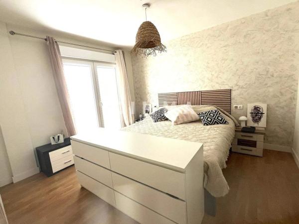 Chalet pareado en calle Dentol