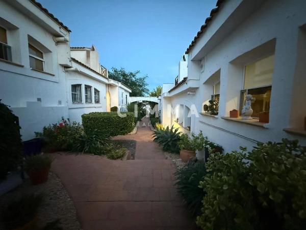 Chalet adosado en calle Serra del Cabeçó d'Or