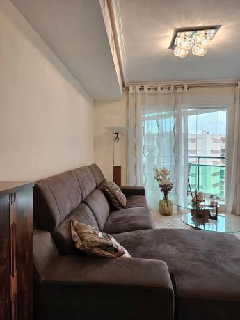 Piso en avenida Mestral, 5