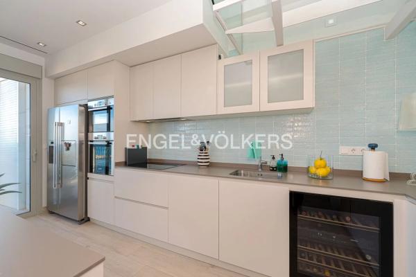 Piso en avenida Ciudad de Requena, 2