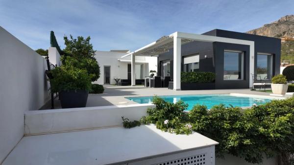 Casa independiente en calle Roma