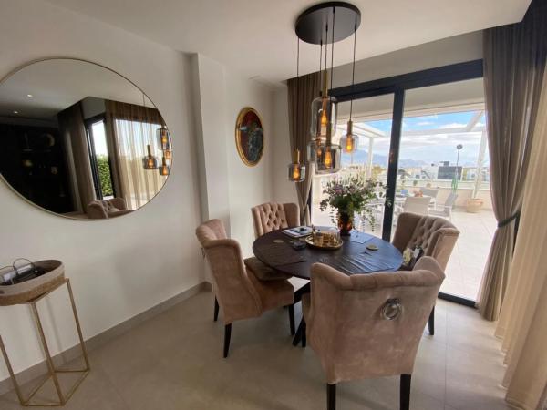 Casa independiente en calle Roterdam