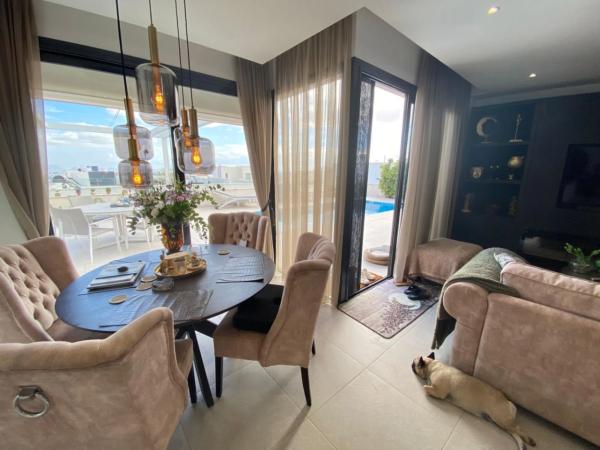 Casa independiente en calle Roterdam