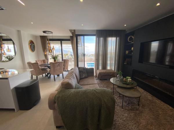 Casa independiente en calle Roterdam