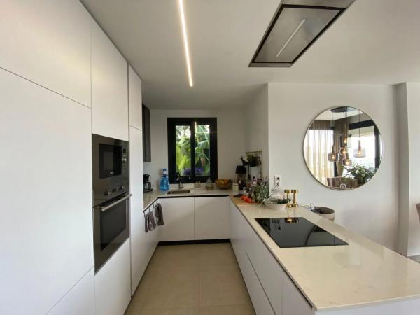 Casa independiente en calle Roterdam