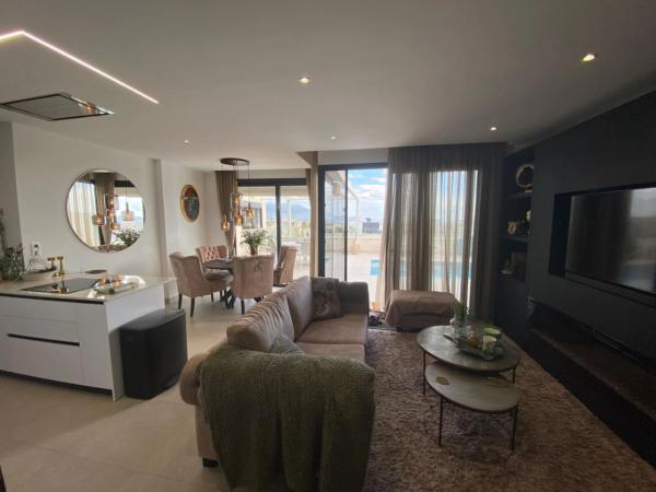 Casa independiente en calle Roterdam