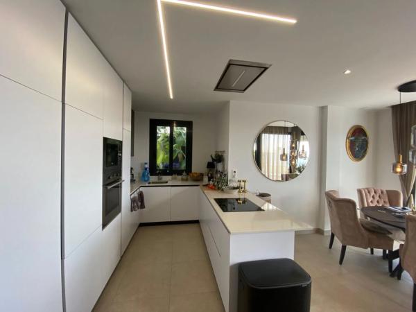 Casa independiente en calle Roterdam