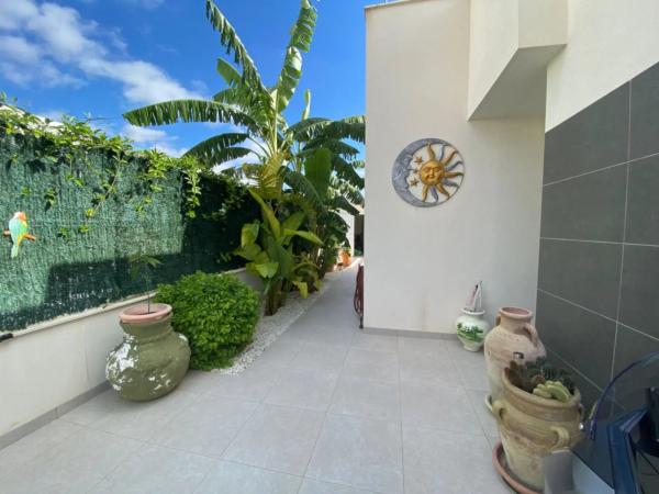 Casa independiente en calle Roterdam