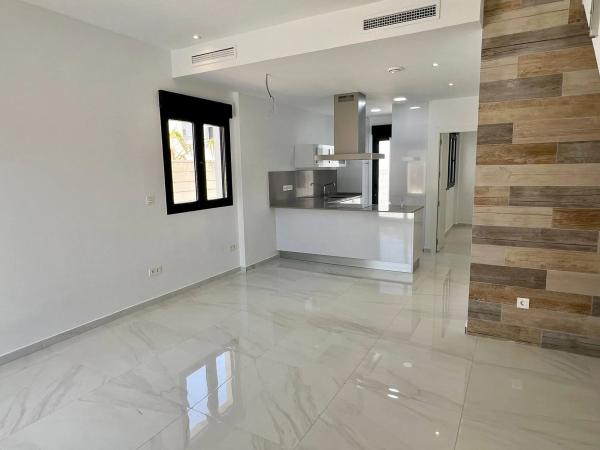 Chalet adosado en calle Napoles, 4