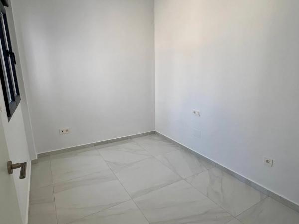 Chalet adosado en calle Napoles, 4