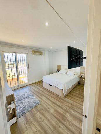 Chalet adosado en calle Cefeo, 1