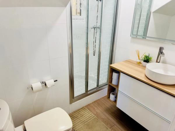 Chalet adosado en calle Cefeo, 1