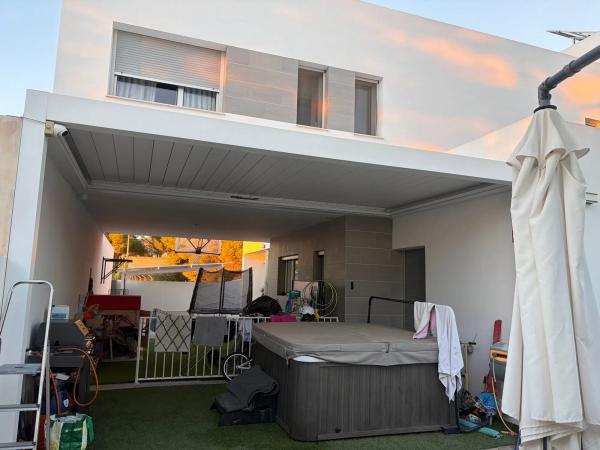 Chalet adosado en avenida els Xaparrals, 24