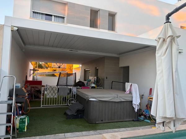 Chalet adosado en avenida els Xaparrals, 24