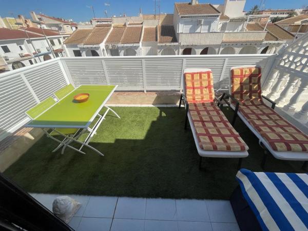 Chalet adosado en Charmigt radhus med veranda och takterrass s/n