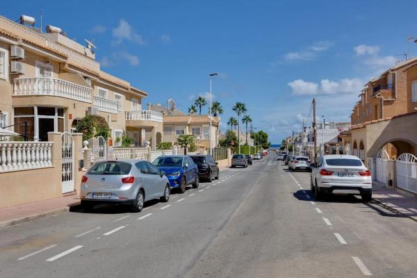 Chalet pareado en CL Madamme Curie