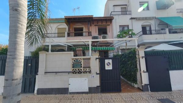 Chalet adosado en Av Valencia
