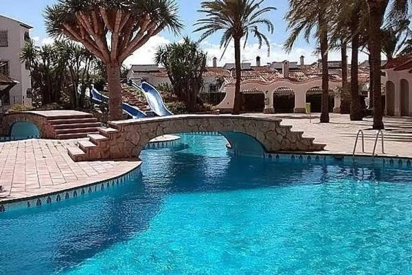 Casa independiente en calle Òliba