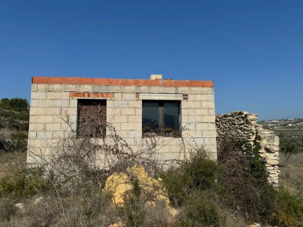 Finca rústica en camino de la Sisca