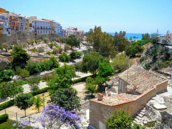 Chalet adosado en CL Aigues