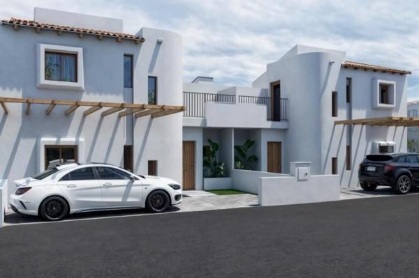 Pareado en Urbanizacion Muscaret