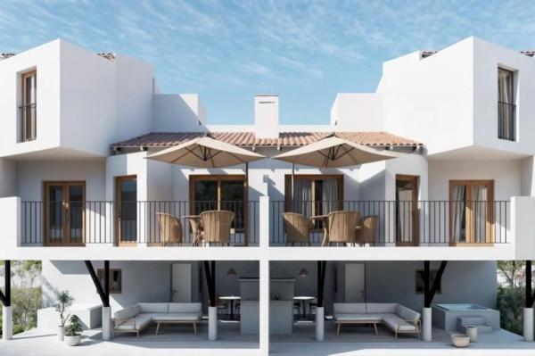 Pareado en Urbanizacion Muscaret