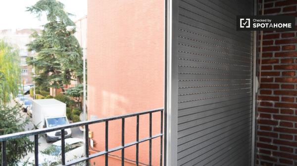 Apartamento de 3 dormitorios en alquiler en Campamento, Madrid