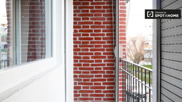 Apartamento de 3 dormitorios en alquiler en Campamento, Madrid