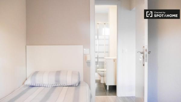 Apartamento de 3 dormitorios en alquiler en Campamento, Madrid