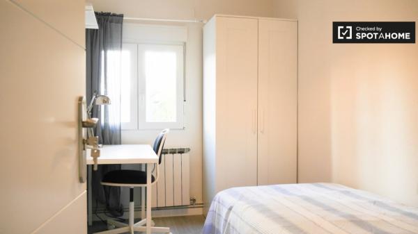 Apartamento de 3 dormitorios en alquiler en Campamento, Madrid