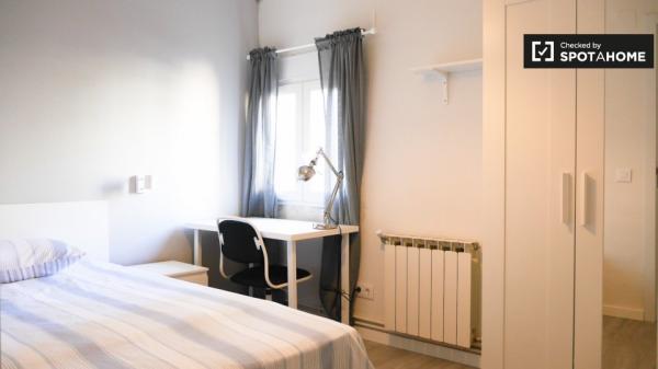 Apartamento de 3 dormitorios en alquiler en Campamento, Madrid