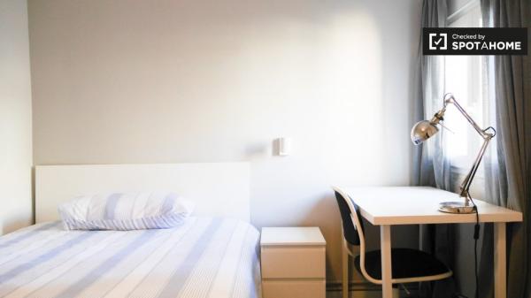 Apartamento de 3 dormitorios en alquiler en Campamento, Madrid