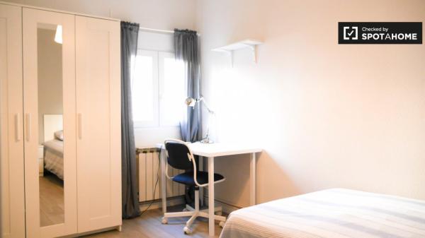 Apartamento de 3 dormitorios en alquiler en Campamento, Madrid