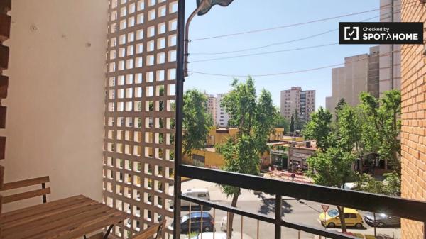 Chambre lumineuse à louer à Aluche, Madrid