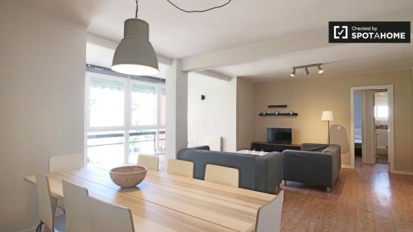 Chambre lumineuse à louer à Aluche, Madrid