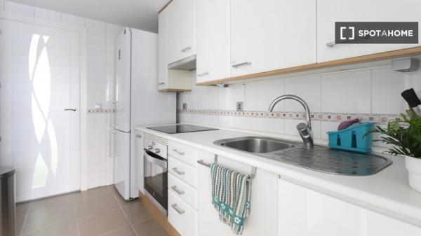 Habitación en piso de 3 habitaciones en alquiler en Casa de Campo, Madrid